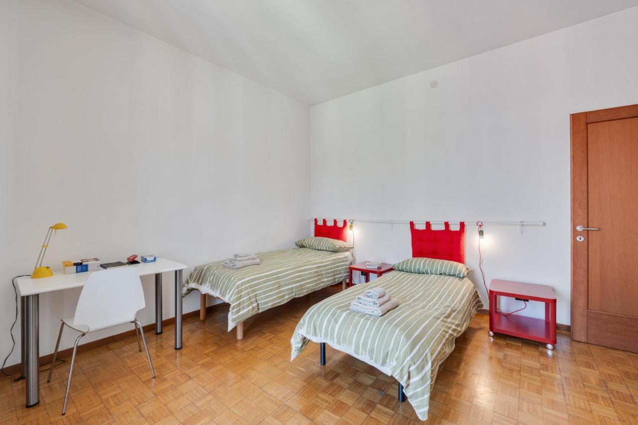 Oltretorrente Ampio Appartamento Con Balconi Parma Exterior foto